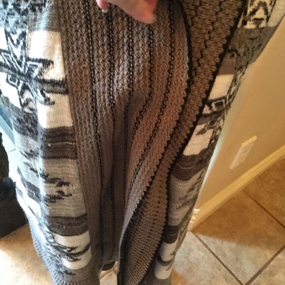 BCBG SLEEVELESS Cardigan Vest with Folding Lapel! - Picture 6 of 16